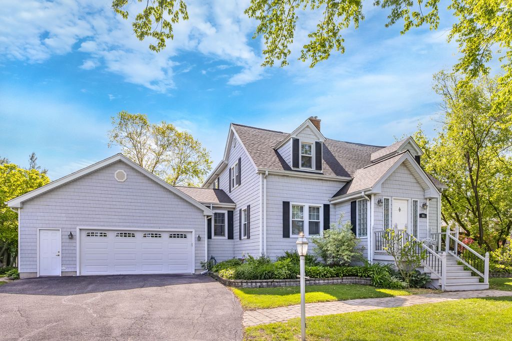 401 Greenwood Road, Glenview, IL 60025