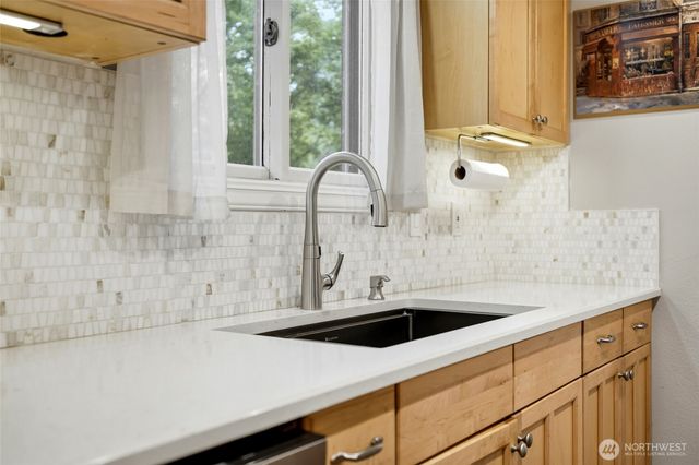 21007 NE 66th Street, Redmond, WA 98053