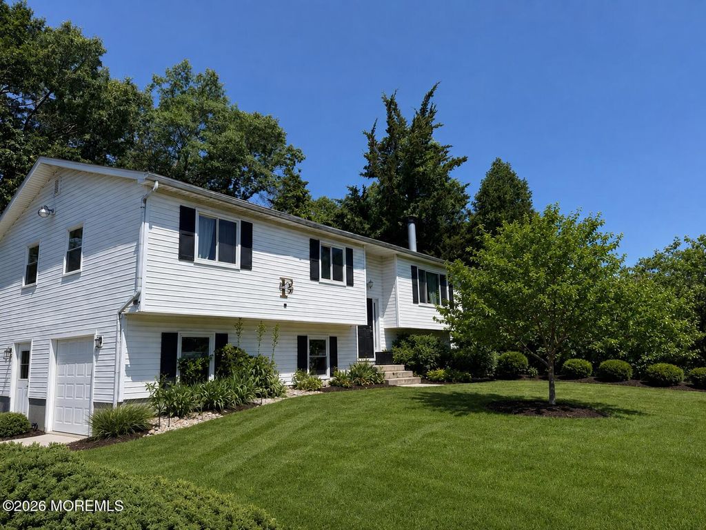 18 Pelican Drive, Bayville, NJ 08721