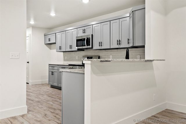 817 E 11th Street, Claremore, OK 74017