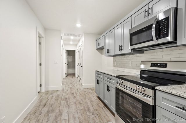 817 E 11th Street, Claremore, OK 74017