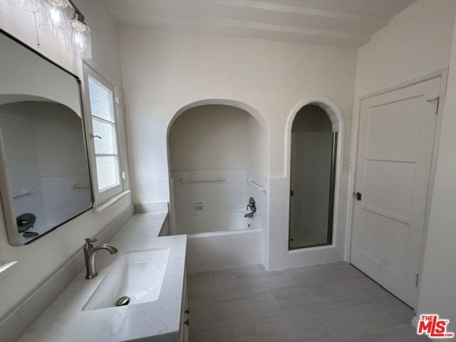 828 S Detroit Street, Los Angeles, CA 90036
