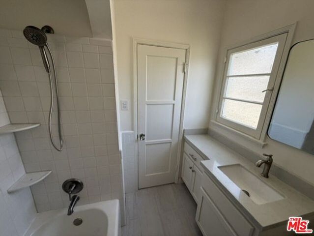 828 S Detroit Street, Los Angeles, CA 90036