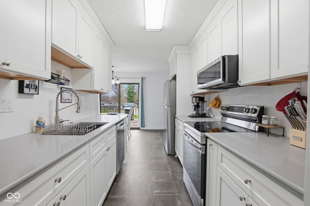 7110 W Meadows Lane, Greenfield, IN 46140