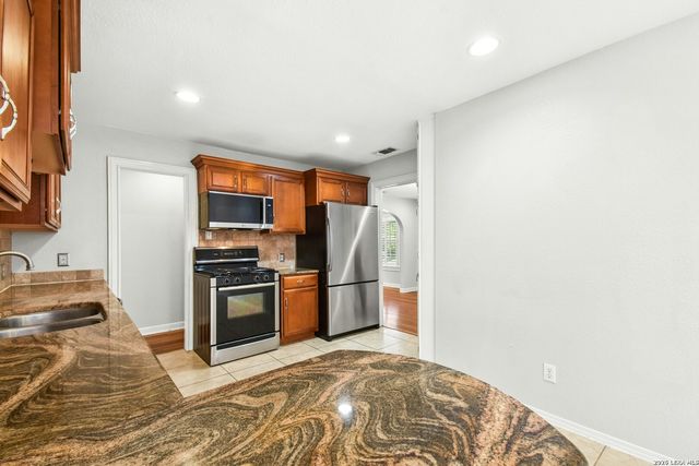 265 E OAKVIEW PL, San Antonio, TX 78209