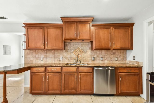 265 E OAKVIEW PL, San Antonio, TX 78209