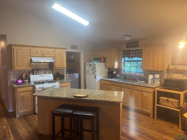 16886 CR 3195 S, Mount Enterprise, TX 75681