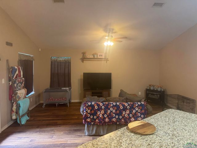 16886 CR 3195 S, Mount Enterprise, TX 75681