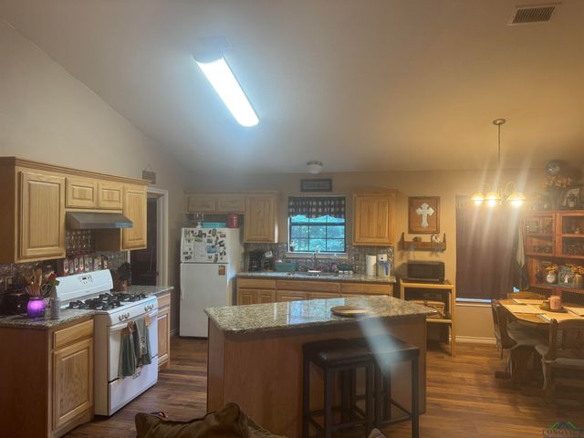 16886 CR 3195 S, Mount Enterprise, TX 75681