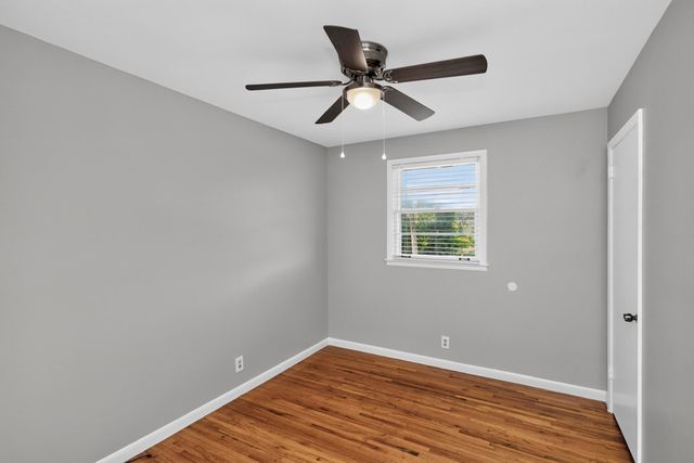261 Eisenhower Dr, Nashville, TN 37211