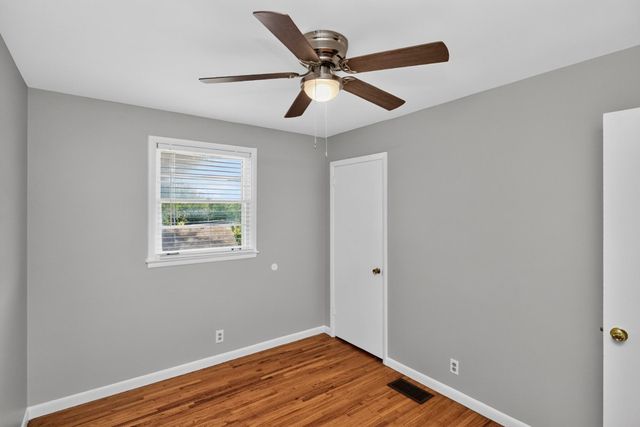 261 Eisenhower Dr, Nashville, TN 37211