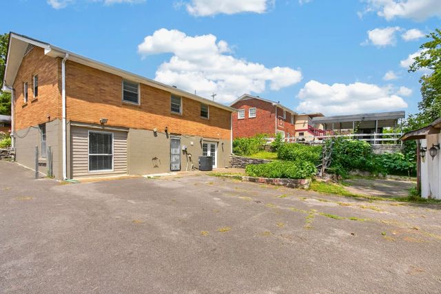 261 Eisenhower Dr, Nashville, TN 37211
