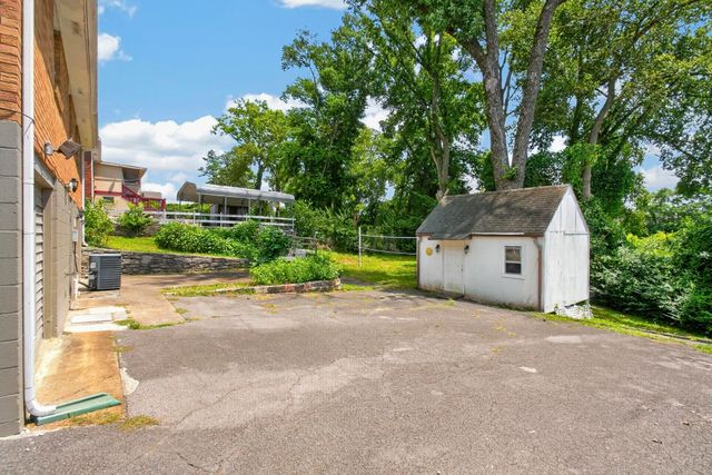261 Eisenhower Dr, Nashville, TN 37211