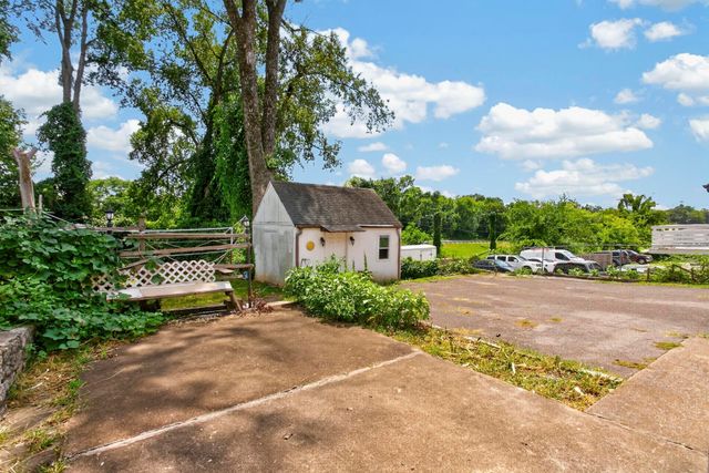 261 Eisenhower Dr, Nashville, TN 37211