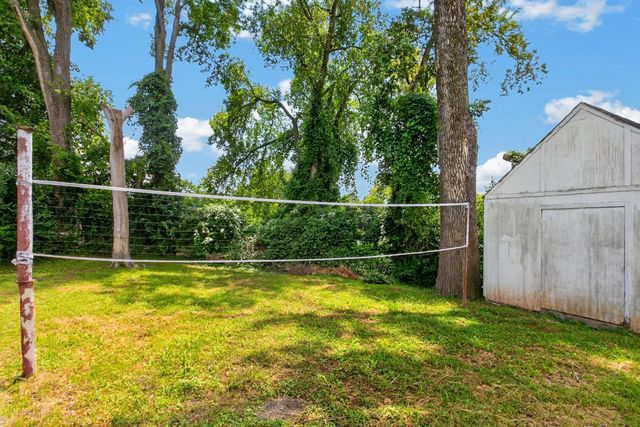 261 Eisenhower Dr, Nashville, TN 37211
