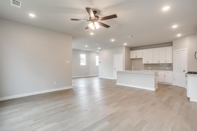 4532 Hogans Alley Drive, Arlington, TX 76001