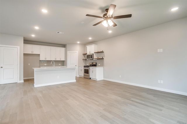 4532 Hogans Alley Drive, Arlington, TX 76001