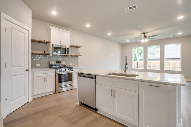 4532 Hogans Alley Drive, Arlington, TX 76001