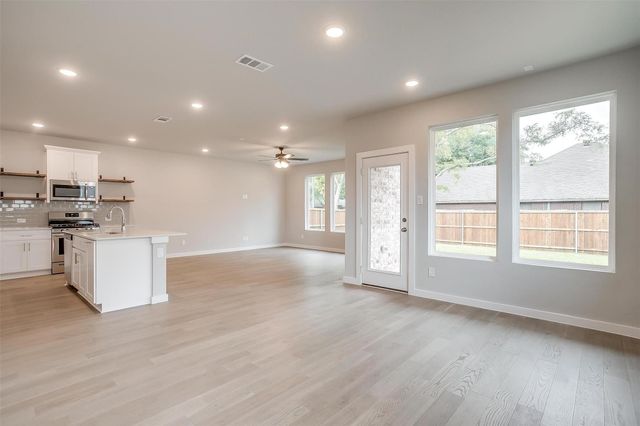 4532 Hogans Alley Drive, Arlington, TX 76001