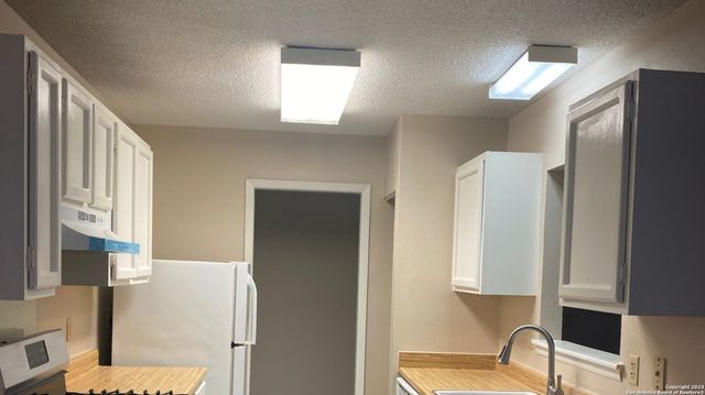9410 BOWEN DR, San Antonio, TX 78250