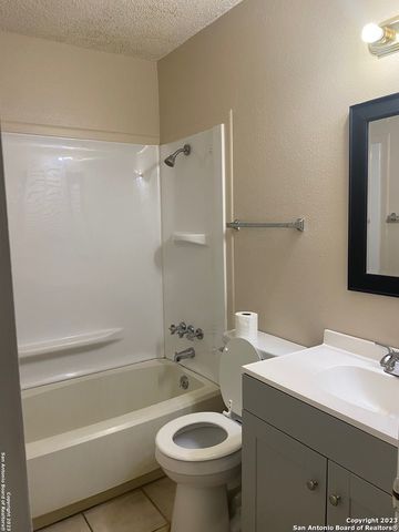 9410 BOWEN DR, San Antonio, TX 78250