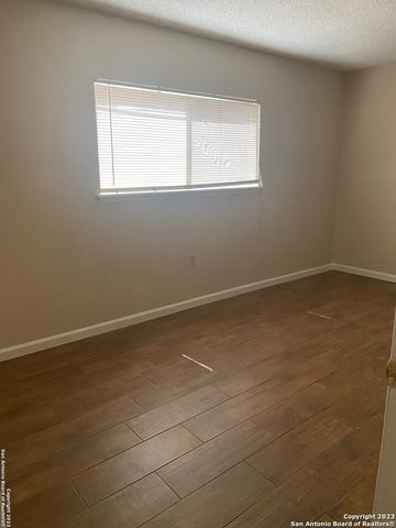 9410 BOWEN DR, San Antonio, TX 78250