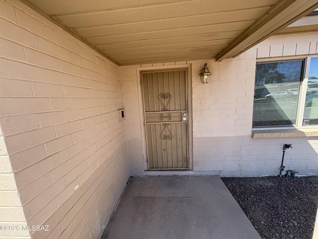 2002 S Kelvin Stravenue, Tucson, AZ 85713
