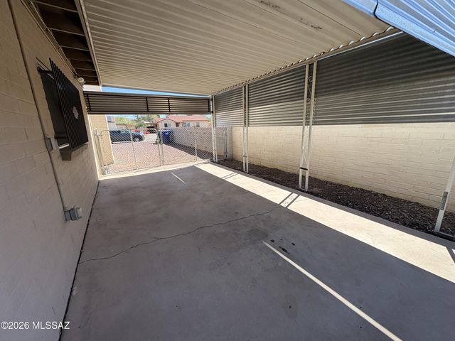 2002 S Kelvin Stravenue, Tucson, AZ 85713