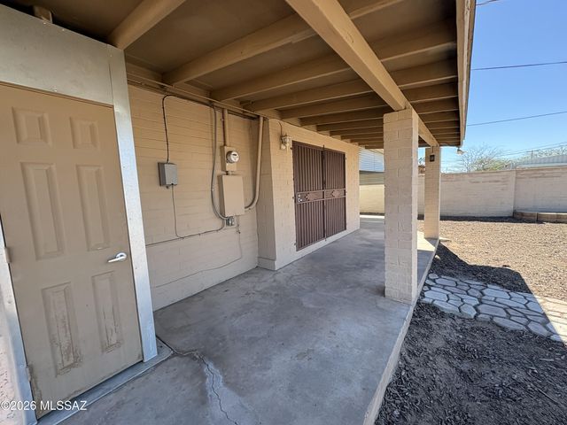 2002 S Kelvin Stravenue, Tucson, AZ 85713