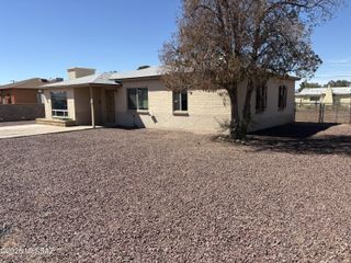 2002 S Kelvin Stravenue, Tucson, AZ 85713
