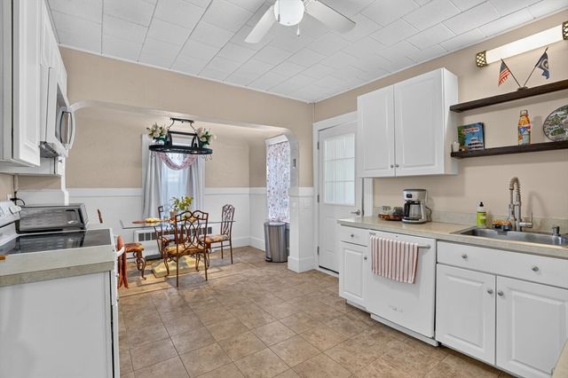 22 Fruit St, Leominster, MA 01453