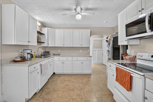 22 Fruit St, Leominster, MA 01453