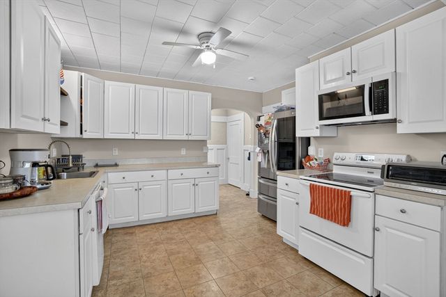22 Fruit St, Leominster, MA 01453
