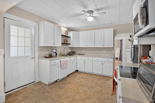 22 Fruit St, Leominster, MA 01453