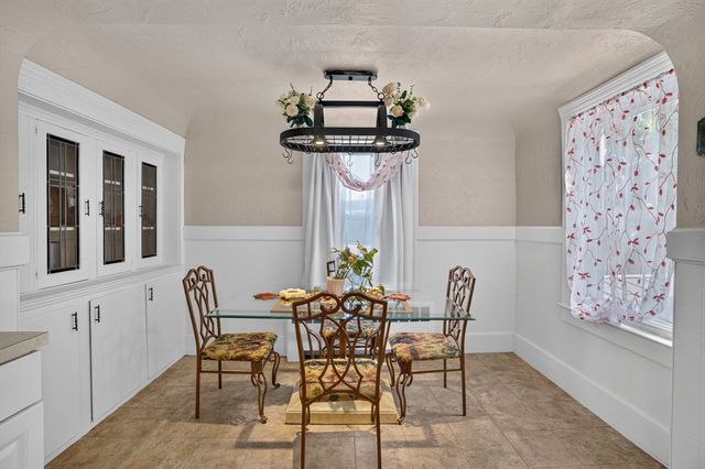 22 Fruit St, Leominster, MA 01453