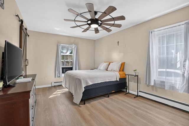 22 Fruit St, Leominster, MA 01453