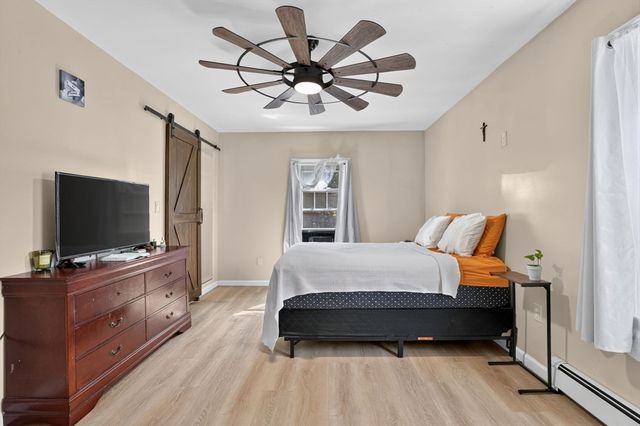 22 Fruit St, Leominster, MA 01453