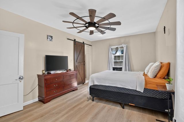 22 Fruit St, Leominster, MA 01453