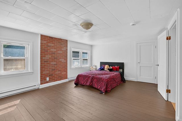 22 Fruit St, Leominster, MA 01453