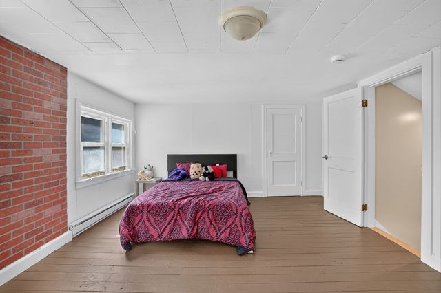 22 Fruit St, Leominster, MA 01453