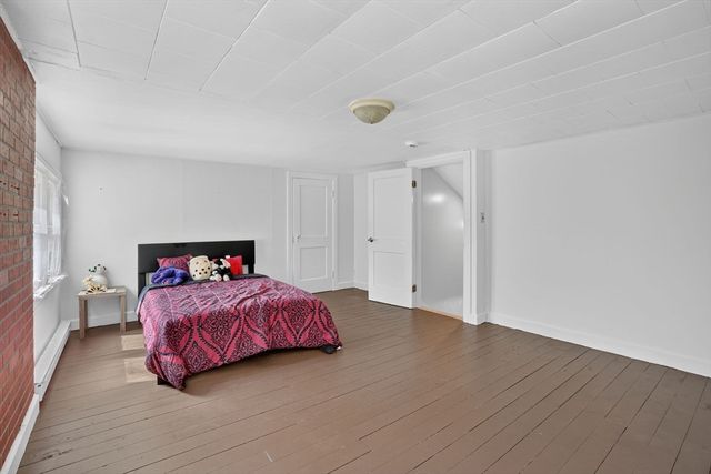 22 Fruit St, Leominster, MA 01453