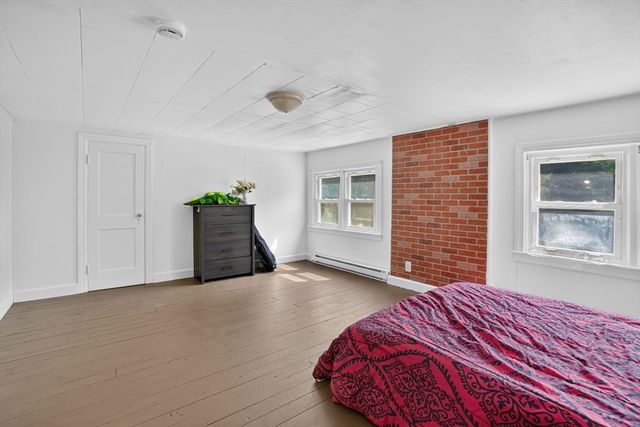 22 Fruit St, Leominster, MA 01453