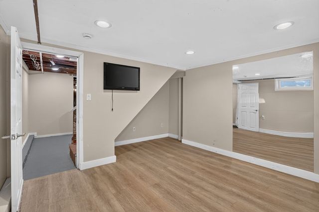 22 Fruit St, Leominster, MA 01453