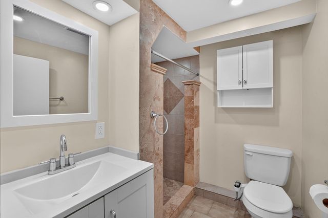 22 Fruit St, Leominster, MA 01453