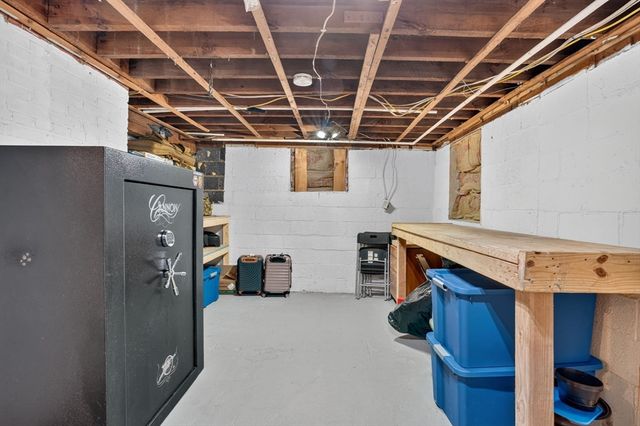 22 Fruit St, Leominster, MA 01453