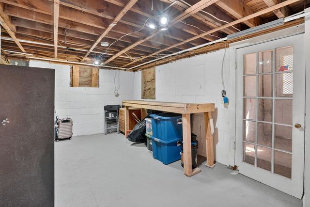 22 Fruit St, Leominster, MA 01453