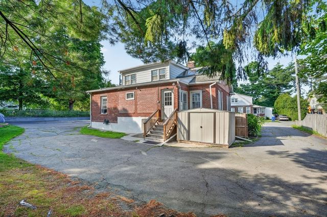 22 Fruit St, Leominster, MA 01453