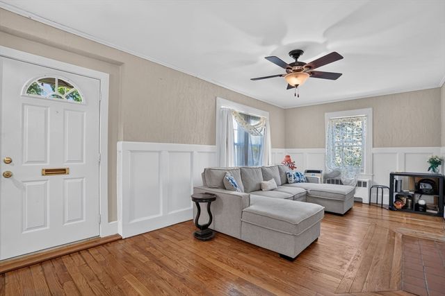 22 Fruit St, Leominster, MA 01453