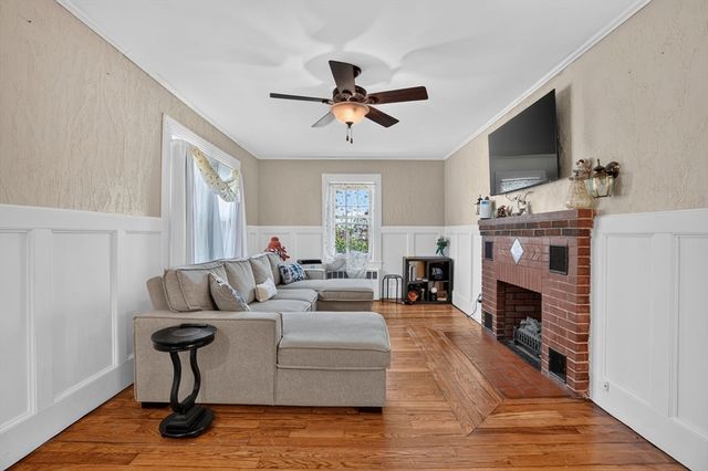 22 Fruit St, Leominster, MA 01453