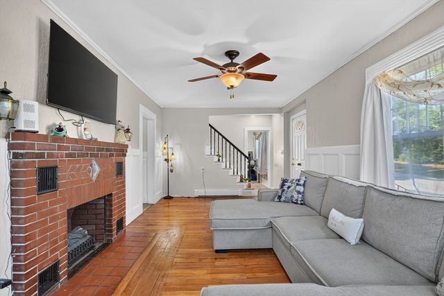 22 Fruit St, Leominster, MA 01453